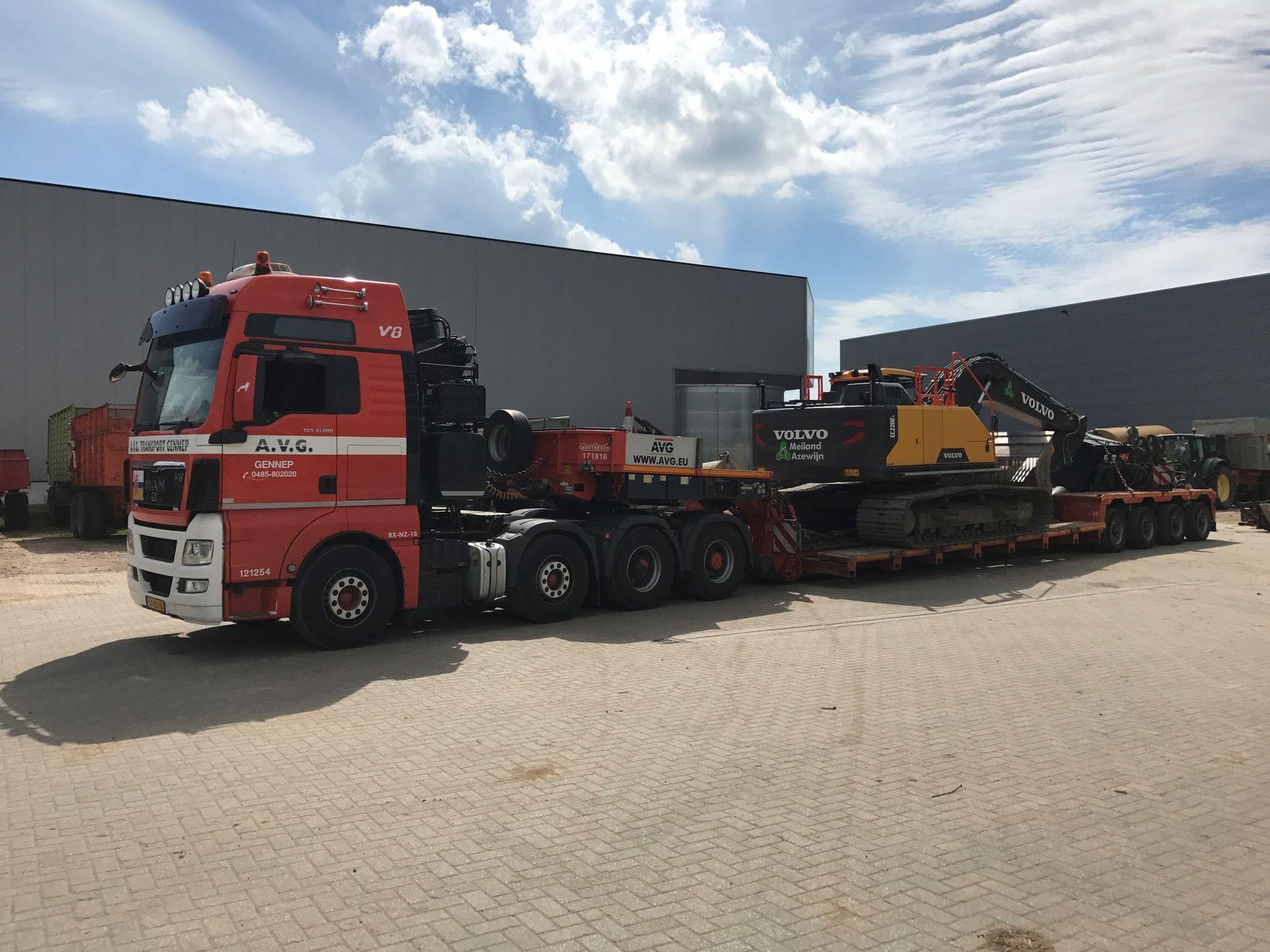 dieplader-avg-verhuur-speciaal-transport AVG Transport & Verhuur voor transport en logistiek bij grond-, weg- en waterbouwprojecten. Kippertransport, betontransport, volumetransport, silotransport, verhuur grondverzet machines, gladheidsbestrijding.