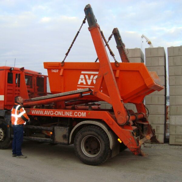 Afvalcontainer bestellen? Kleine container huren, 6m3 container, 10m3 container bestellen voor afval, puin, grond, hout, sloopafval, etc.. AVG verhuurt allerlei afvalcontainers, zoals bouwbakkie, puincontainer, afval container, bouwafval container, container voor grond afvoeren, vuilcontainer, grofvuil container, bouwcontainer, containerbak, afzetcontainer, grond container, container voor puin afvoeren en andere open en gesloten containers met verschillende kuub inhoud.