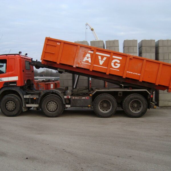 Lange container, lage lange container te huur bij AVG. AVG verhuurt allerlei afvalcontainers, zoals bouwbakkie, puincontainer, afval container, bouwafval container, container voor grond afvoeren, vuilcontainer, grofvuil container, bouwcontainer, containerbak, afzetcontainer, grond container, container voor puin afvoeren en andere containers met verschillende kuub inhoud.