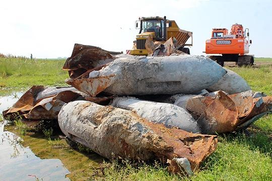 In het Noarderleech bij Hallum zijn door AVG Explosieven Opsporing Nederland twaalf bommen uit de Tweede Wereldoorlog opgegraven. Het gaat om oefenbommen van beton.