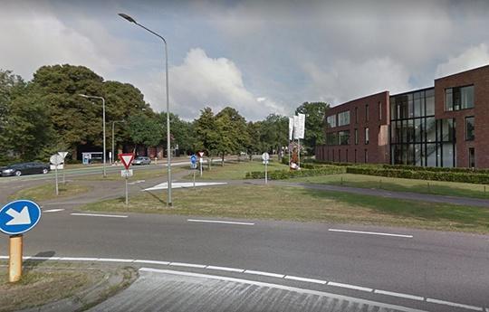 Gemeente Gennep geeft AVG Infra opdracht tot het verplaatsen van het verwijderen van de oude bushalte Heijenseweg, Stiemensweg, en aanbrengen van de nieuwe bushalte, de aanleg van het voetpad, het fietspad en een nieuwe inrit bij het hoofdkantoor van Dichterbij.