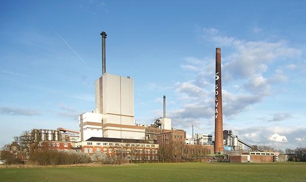 Solvay in Rheinberg plant Großprojekt zusammen mit AVG. Kraftwerk-Kessel soll CO2-Ausstoß um ein Viertel senken. - Solvay in Rheinberg plant groot project samen met AVG. Energiecentrale moet de CO2-uitstoot met een kwart verminderen.