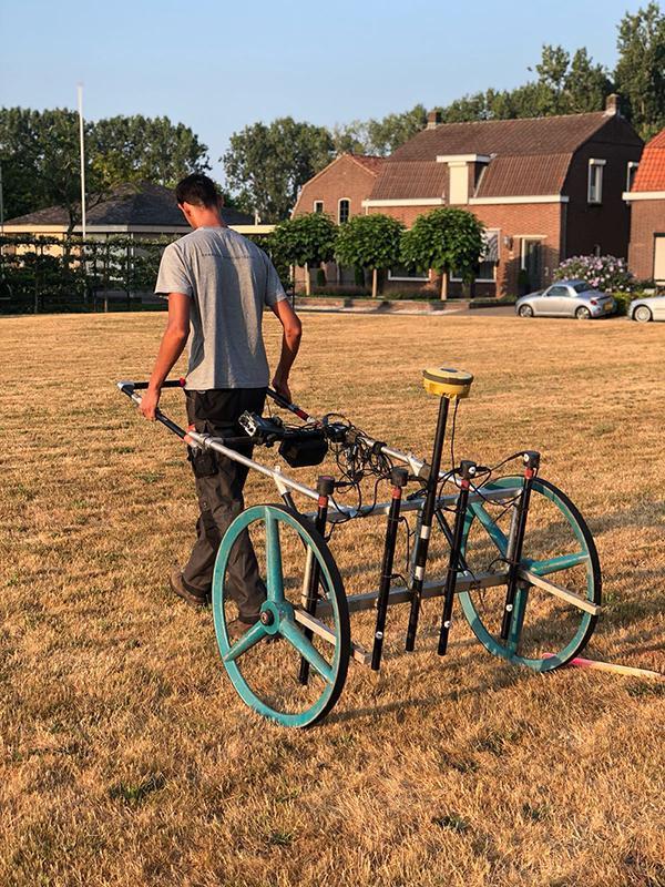 Bodemonderzoek naar bommen in Heijen. Bodemdetectie naar explosieven door AVG Explosieven Opsporing Nederland. In opdracht van de Gemeente Gennep.