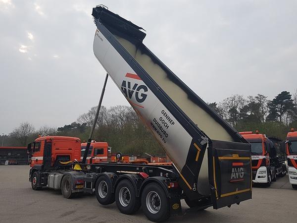 Twee nieuwe Asfaltkipper, Asphaltmulden van Meiller voor AVG Transport