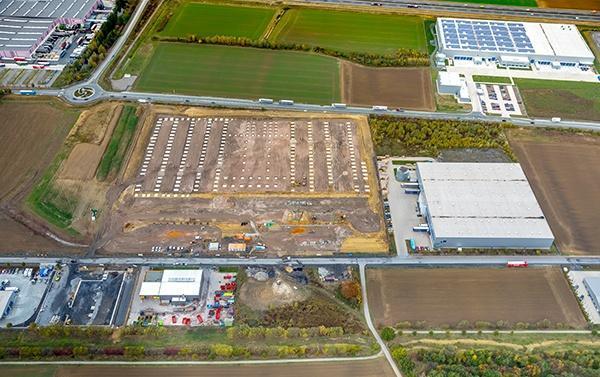 AVG Bau, Tiefbau, project Goldbeck, TST Bönen. Grondverzet, Baugrundvorbereitung. Rioleringswerkzaamheden, Kanalisation. Straatwerk Straßenbau. Anlage betriebsgelande, aanleg bedrijfsterrein. Infra werkaamheden. Tiefbau arbeiten.