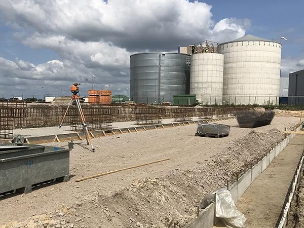 Grondbouw wegenbouw AVG Wegenbouw Infra bij Nabuurs Haps Distributiecentrum. Van grondverzet tot en met aanleg riolering, Wadi, straatwerk, bestrating en aanleg parkeerplaatsen. Grondbouw wegenbouw AVG Wegenbouw Infra bij Nabuurs Haps Distributiecentrum. Van grondverzet tot en met aanleg riolering, Wadi, straatwerk, bestrating en aanleg parkeerplaatsen.