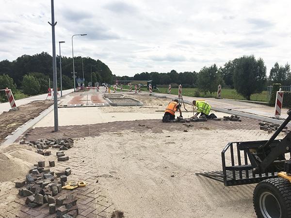 Straßenbau AVG Infra. Separater Radweg und Ausbesserung der Fahrbahn Hoofdstraat Heijen, Gemeinde Gennep.