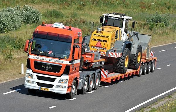 Sondertransport, Schwertransport für den Deutsche Bahn. Tieflader Transport. AVG ist Tieflader Spedition.