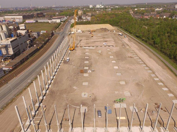 Bouwrijp maken industrieterreinen. Grondwerkzaamheden, hallenbouw, distributiecentra, inclusief riolering en bestrating AVG Infra Heijen Wegenbouw en AVG Infra Duisburg Tiefbau.