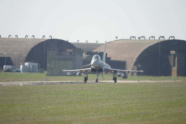 Sanierungsarbeiten von AVG Wegenbouw und AVG Explosieven Opsporing Nederland infolge eines Lecks in einem Kerosintank auf dem Fliegerhorst Volkel