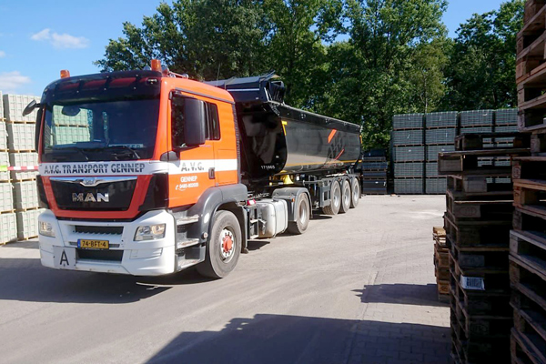 Kippers van AVG Transport ingezet tijdens mammoet-opdracht in Duitsland