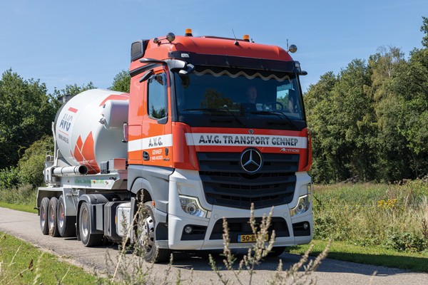 AVG Transport nimmt die Herausforderung an: Betonmischer im Einsatz in Berlin