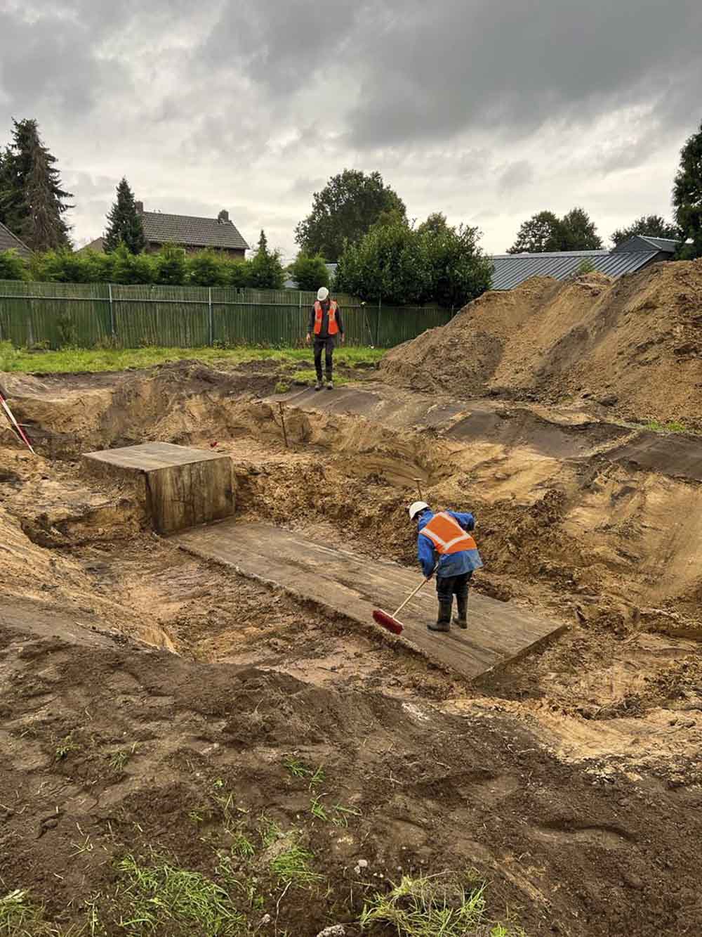 De vrijgegraven loopgraaf