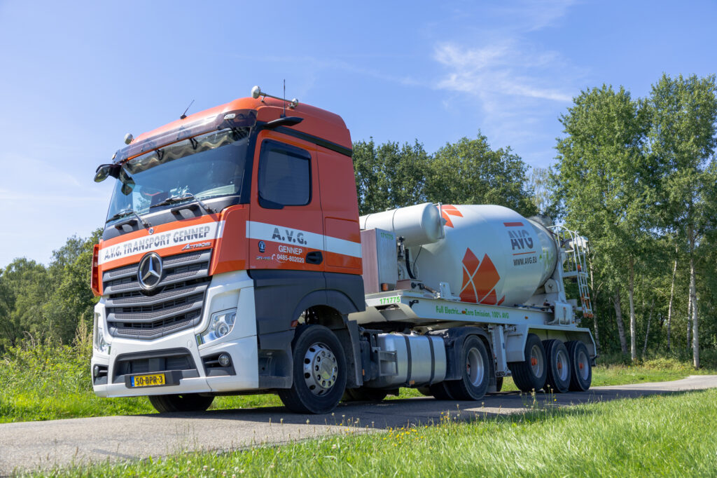 Betontoepassingen_Beton_Cemfloor_Betonblokken_Elektrissch_Mixer_Betonpomp