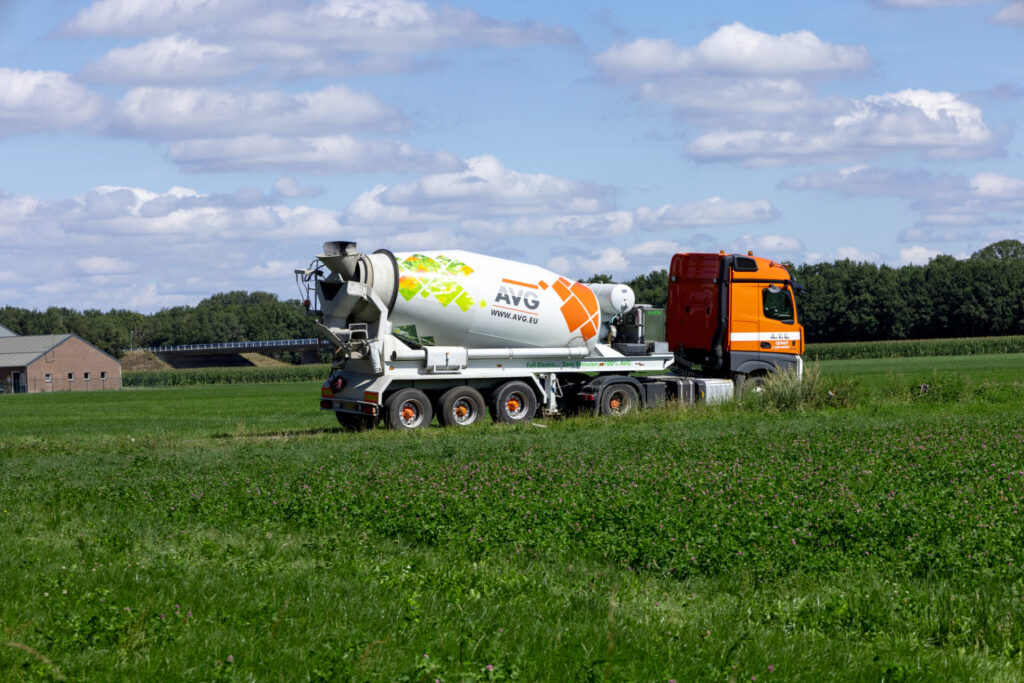 Betongießen_Betonmischer_Betonboden_Betonmörtel_Betonbau_Betonpumpe