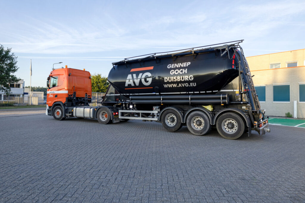 Bulktransport_Logistiek_Cement_Bulkgoederen_Poedertransport_Kipbulkwagens