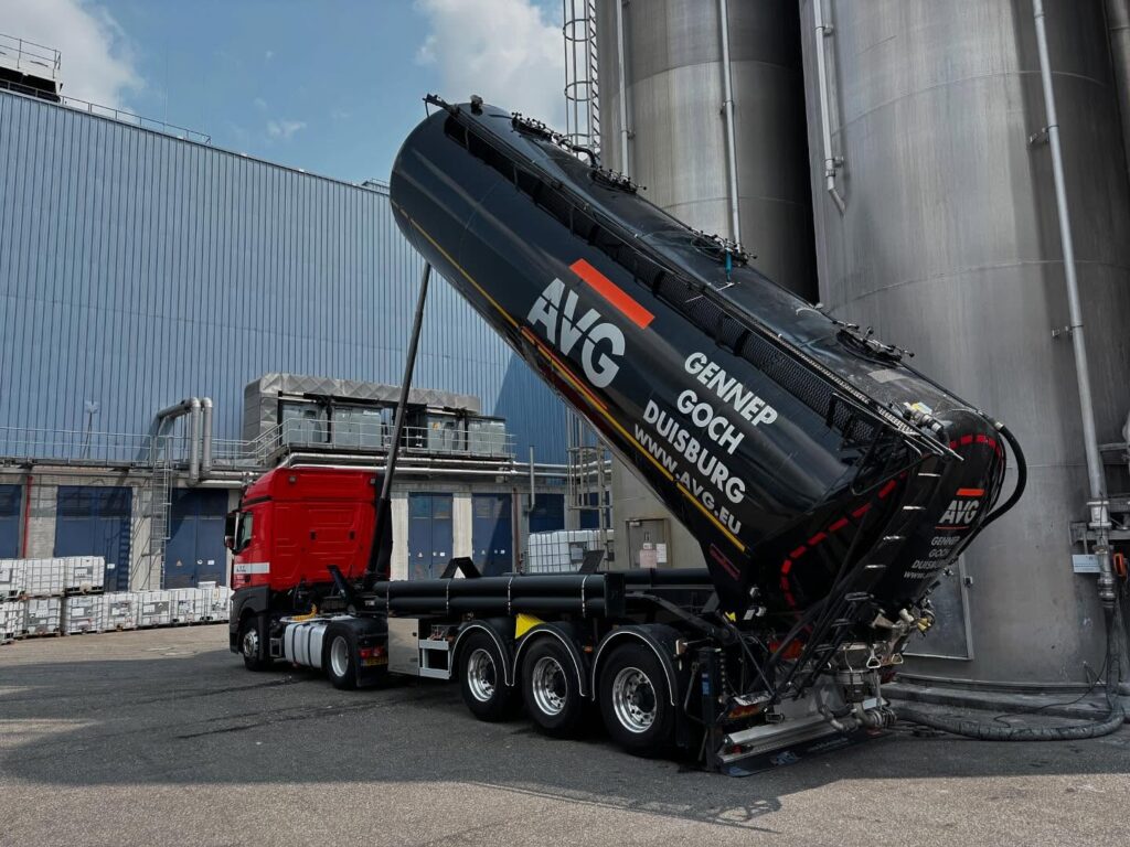 Bulktransport_Logistiek_Cement_Bulkgoederen_Poedertransport_Kipbulkwagens