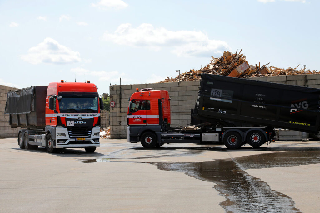 Containertransport_Recyclingcontainer_Schüttguttransport_Logistik_Transport_Abfallstoffe