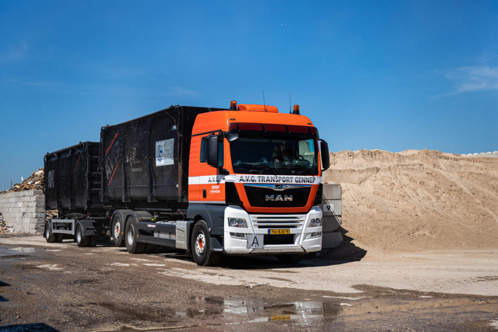 Containertransport AVG Containertransport_Recyclingcontainers_Bulktransport_Logistiek_Transport_Afvalstoffen