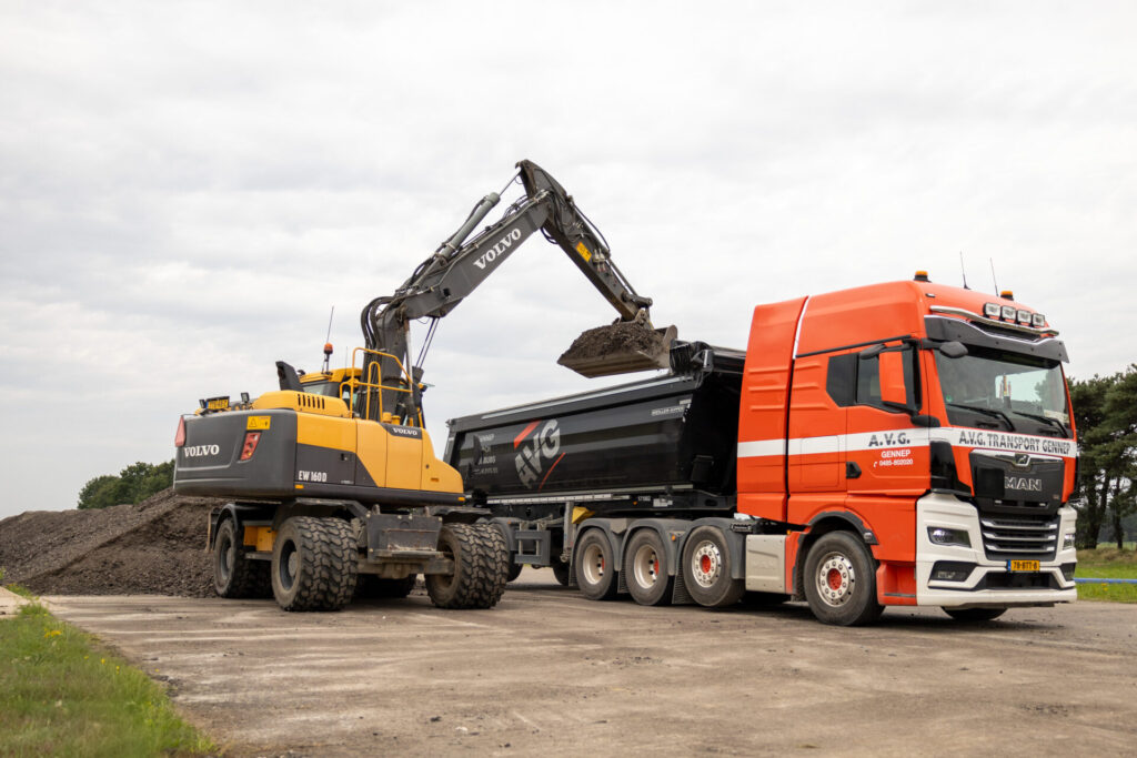Erdarbeiten_Baugrund_Bodenverbesserung_Industriebau_Strassenbau_Bodenstabilisierung