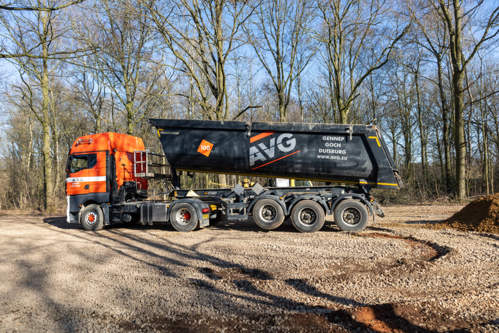 Kipper transport AVG Kipper_Transport_Grond_Aluminiumkipper_Stalenkipper_Losgestortmateriaal