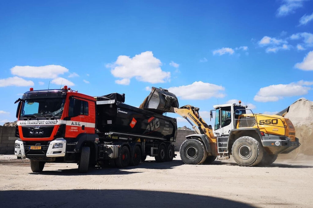 Kipper transport AVG Kipper_Transport_Grond_Aluminiumkipper_Stalenkipper_Losgestortmateriaal