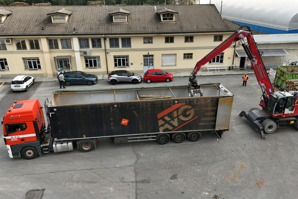 Transport_Schubboden_Logistiek_Großvolumen_Restoffe_International