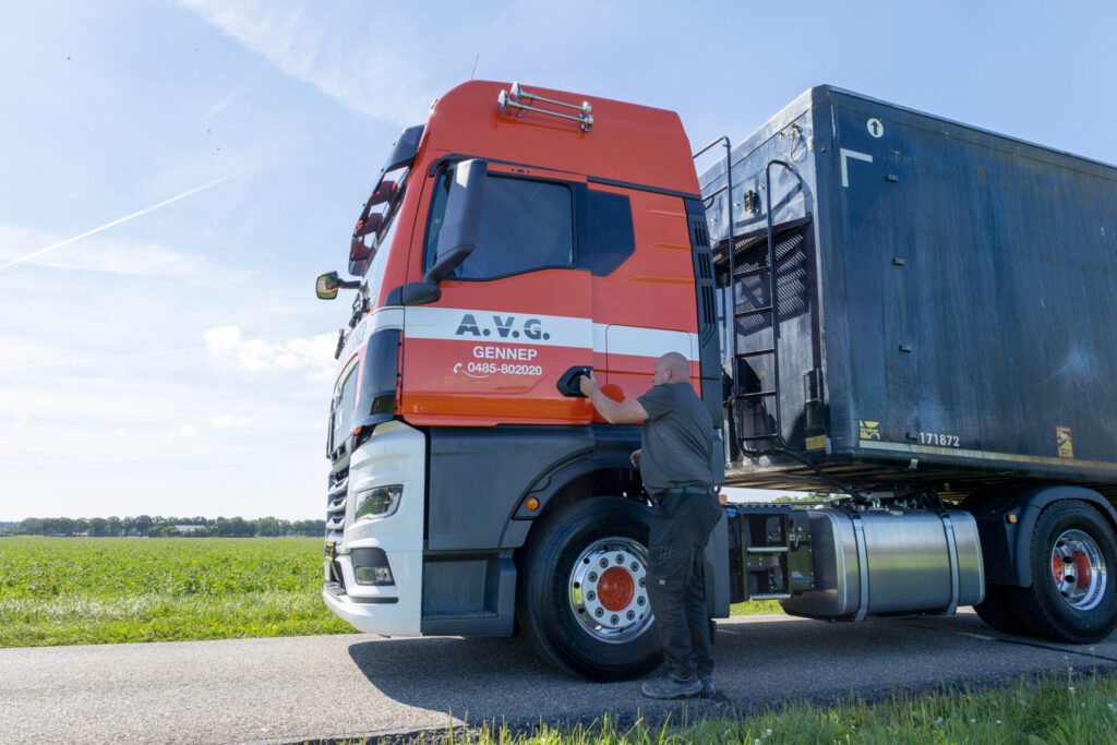 Transport_Schubboden_Logistiek_Großvolumen_Restoffe_International