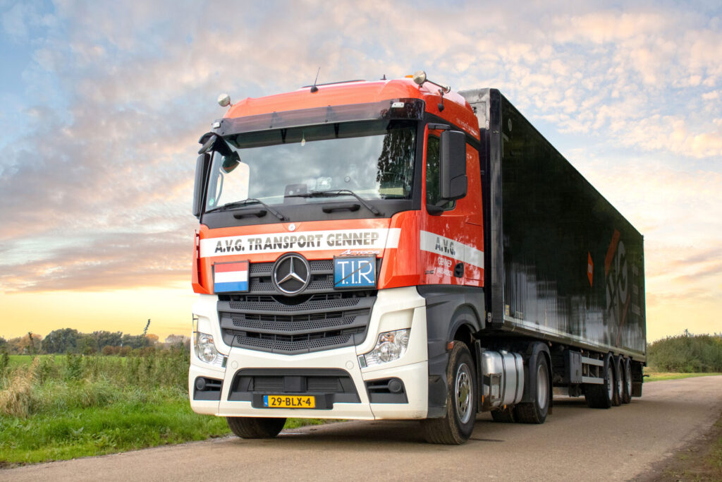 Transport_Schubboden_Logistiek_Großvolumen_Restoffe_International