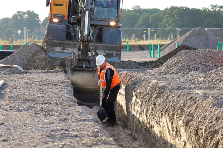 kanalisation_tiefbau_baustelle_kanalbauarbeiten_regen_03