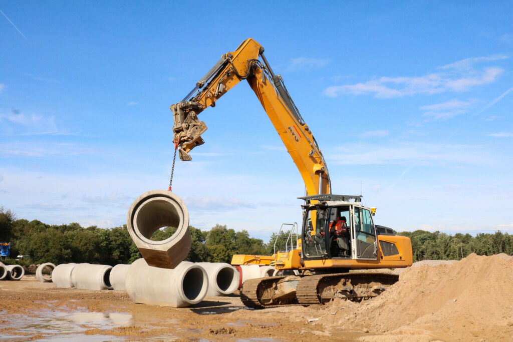 kanalisation_tiefbau_baustelle_kanalbauarbeiten_regen_04