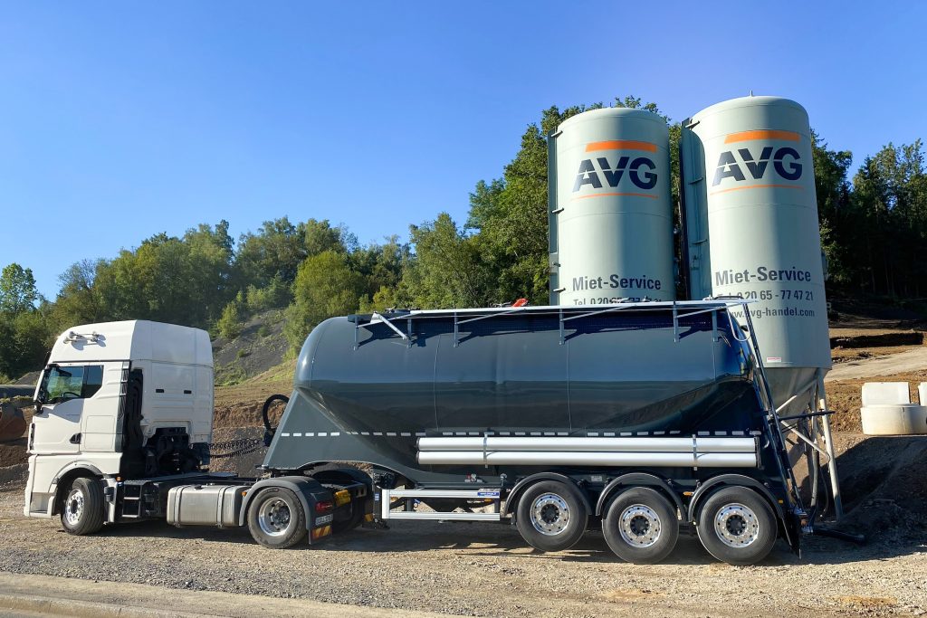 silos-baustelle-zement-baustoffe-4