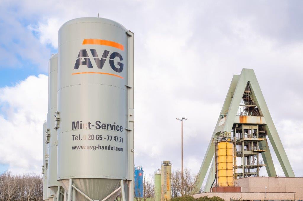 silos-baustelle-zement-baustoffe-8