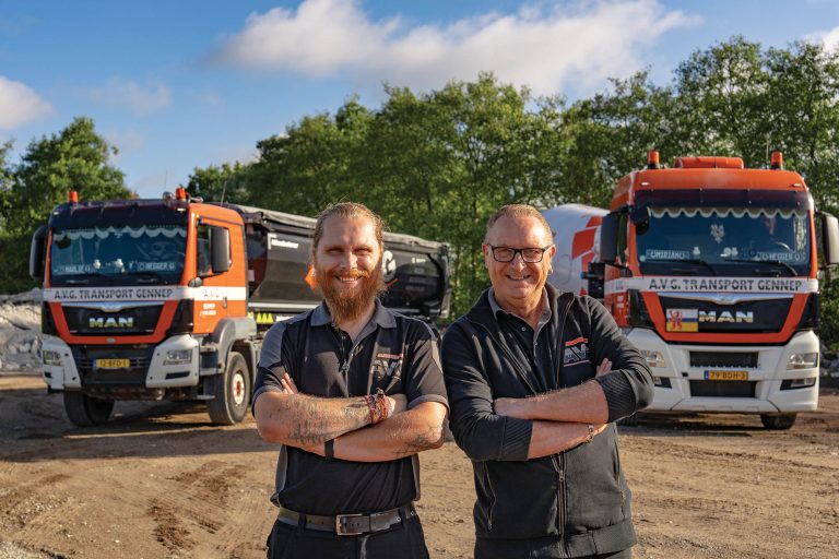 AVG_ZweiGenerationen_EineLeidenschaft_Vater_Sohn_Familie_Boxmeer_Lkw-Fahrer