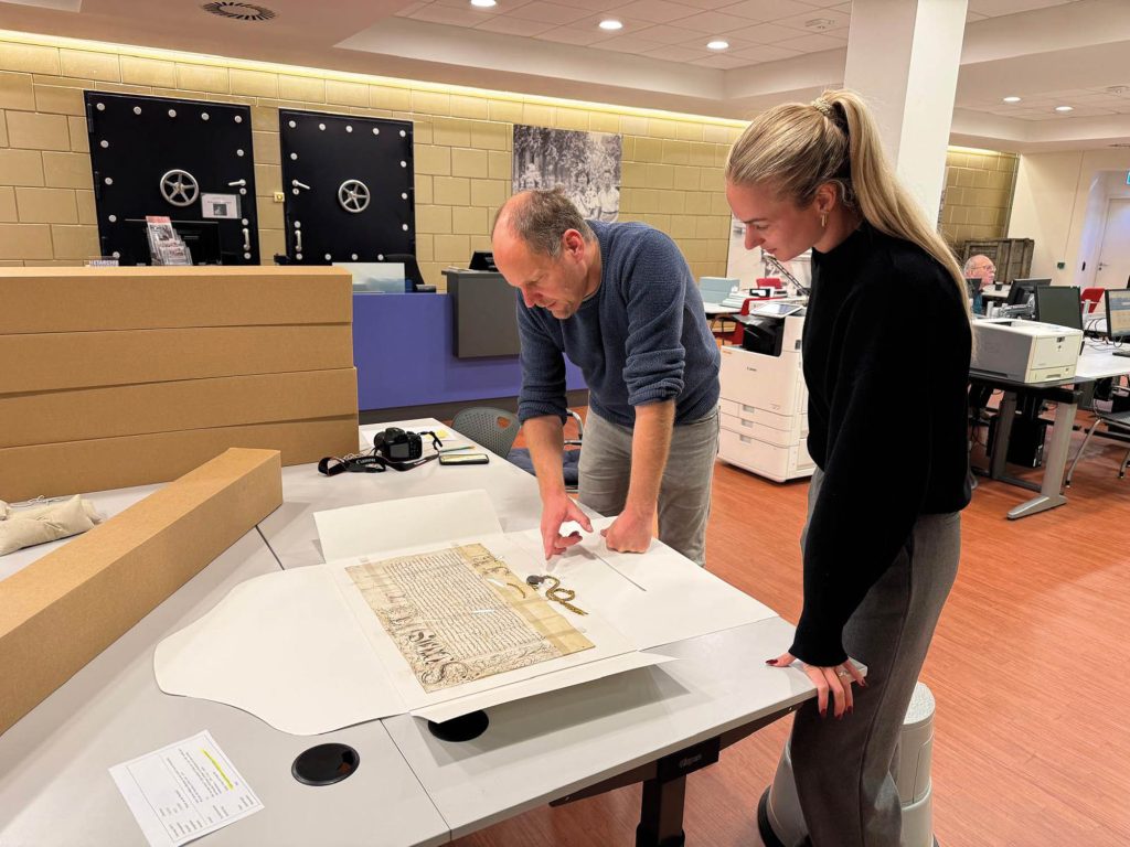 EON_archivarin_lebendig_sicherheit_Nijmegen_akten